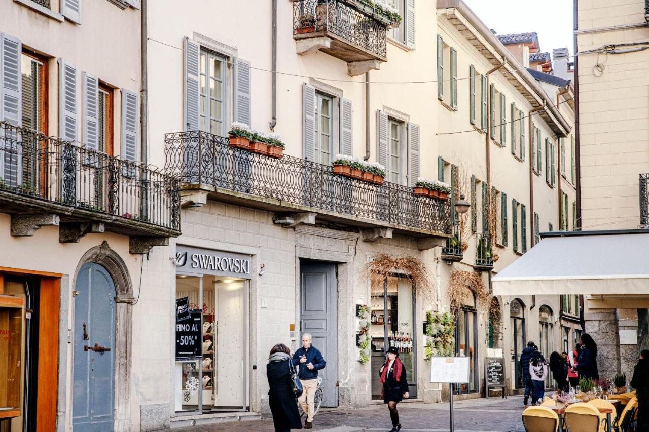 La Finestra Sul Duomo - The House Of Travelers Apartment Como Exterior photo
