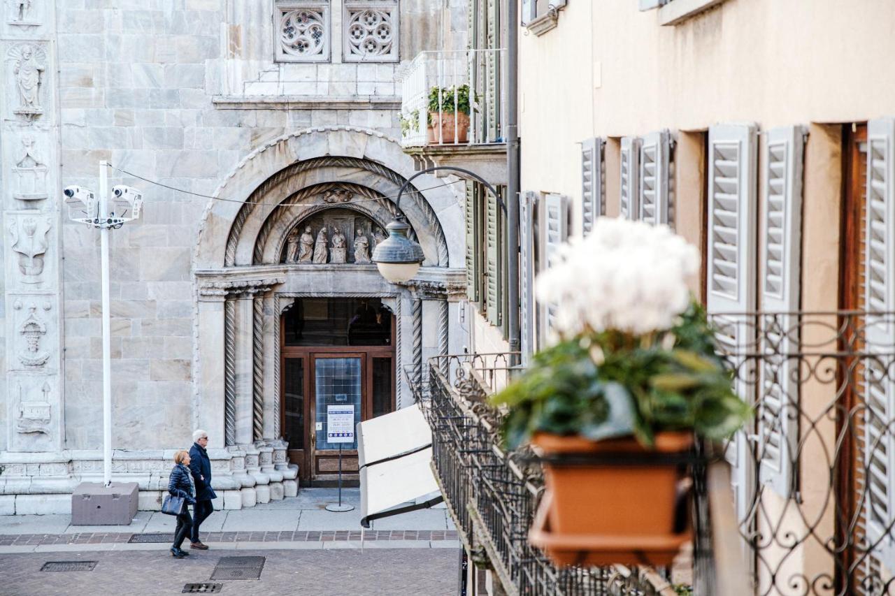 La Finestra Sul Duomo - The House Of Travelers Apartment Como Exterior photo
