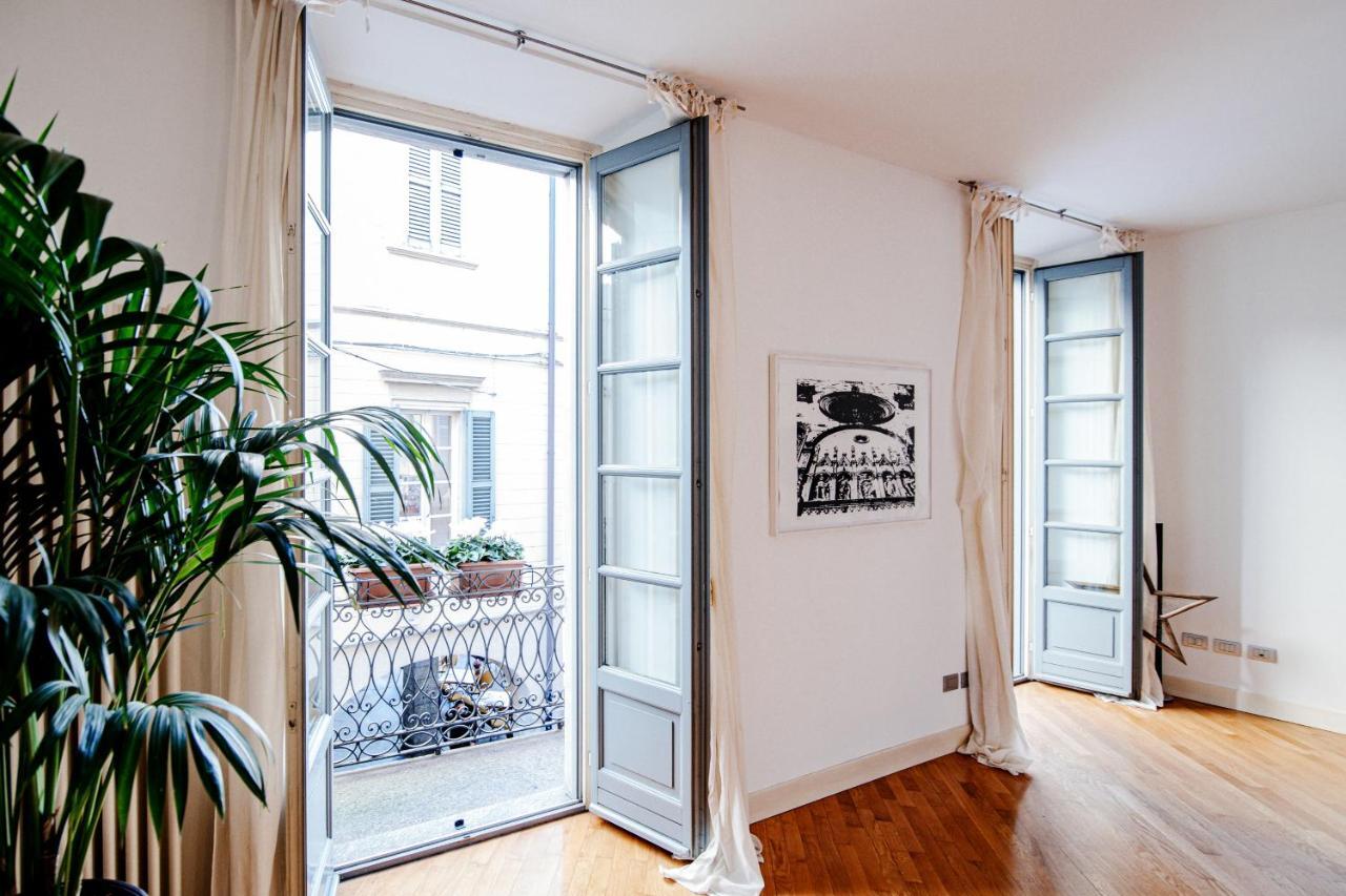 La Finestra Sul Duomo - The House Of Travelers Apartment Como Exterior photo